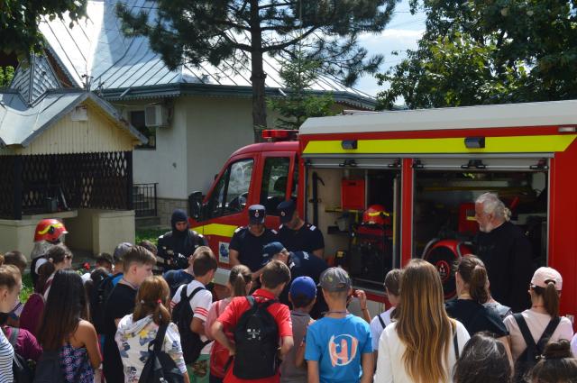 Împreună pentru viață – Pompierii ieșeni alături de micii salvatori din Parohia Țuțora – Iași