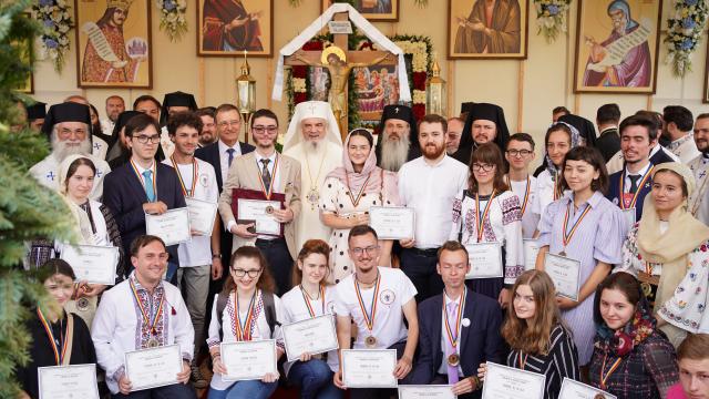 Preafericitul Părinte Patriarh Daniel a săvârșit Slujba Parastasului pentru făuritorii Serbării de la Putna 1871 și a luat parte la festivitatea de premiere a concursurilor Serbării din 2021