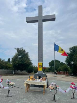 Crucea eroilor din satul Cenac, sfinţită de către PS Veniamin
