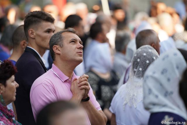 Hram la biserica Seminarului de la Mănăstirea Neamţ. IPS Teofan: „Sfinții sunt coloana de rezistență de care trebuie să ne ținem în fața ispitelor”