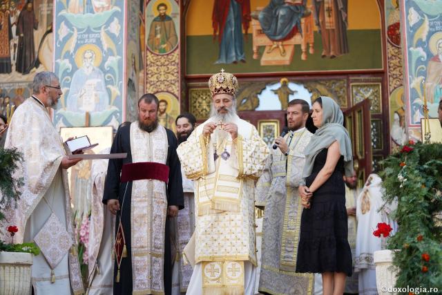 Hram la biserica Seminarului de la Mănăstirea Neamţ. IPS Teofan: „Sfinții sunt coloana de rezistență de care trebuie să ne ținem în fața ispitelor”