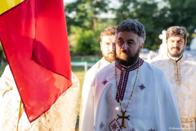 IPS Teofan și PS Veniamin au sfințit noua biserică din cimitirul Parohiei Dealu Mare