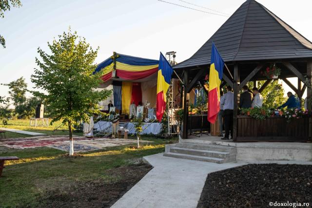 IPS Teofan și PS Veniamin au sfințit noua biserică din cimitirul Parohiei Dealu Mare