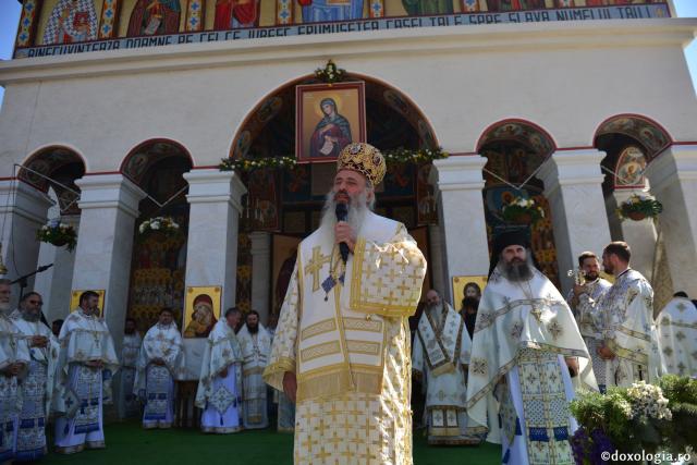 Trei ierarhi au slujit la hramul Mănăstirii Sihăstria. IPS Teofan: „Dorul de Dumnezeu a ajutat-o pe Sfânta Teodora să rabde frigul, singurătatea, ispitele demonice și foamea”