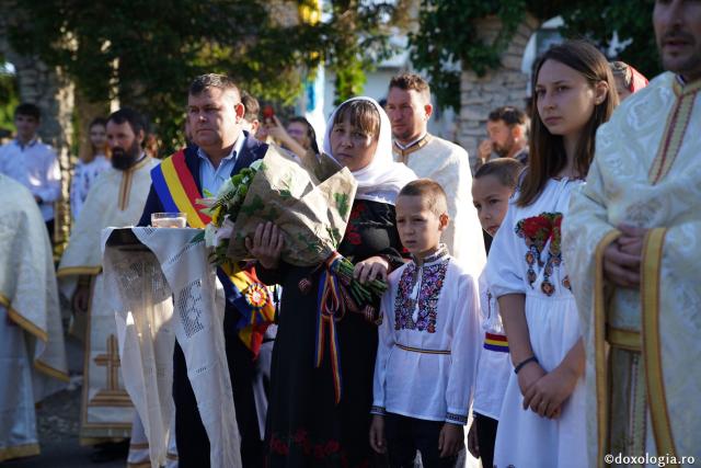 Sfințire de casă socială în Parohia Avrămeni. IPS Teofan: „Viața creștinului este o Cruce zilnică”