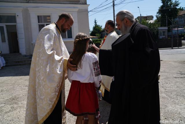 Parteneriat inedit între Spitalul Elena Doamna și Arhiepiscopia Iașilor: IPS Teofan a sfințit o rezervă dedicată nașterilor naturale