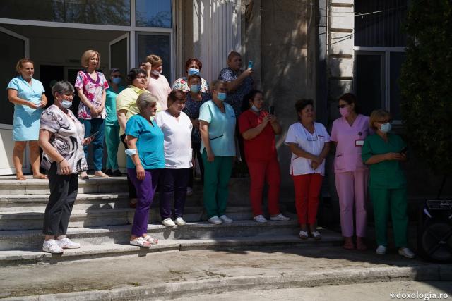 Parteneriat inedit între Spitalul Elena Doamna și Arhiepiscopia Iașilor: IPS Teofan a sfințit o rezervă dedicată nașterilor naturale