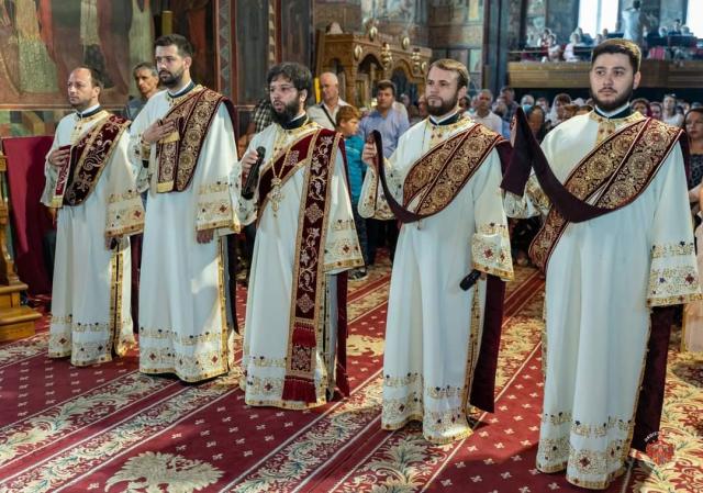 Liturghie arhierească în Catedrala Arhiepiscopală din Roman