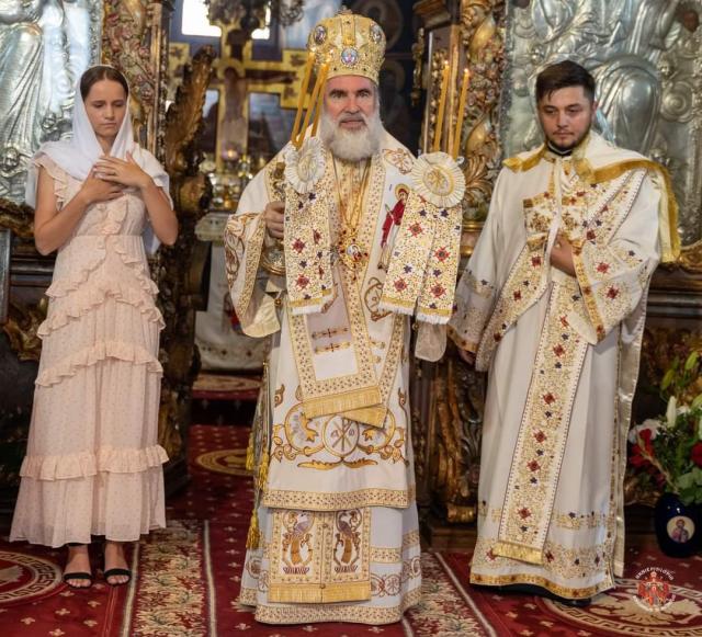 Liturghie arhierească în Catedrala Arhiepiscopală din Roman