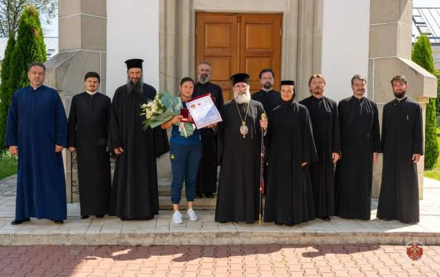 Sportiva romașcană Bianca Florentina Ghelber, premiată de IPS Ioachim