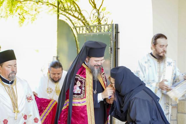 Liturghie arhierească de ziua Sfintei Teodora de la Sihla la Schitul Răpciunița – Poiana Maicilor, Neamț