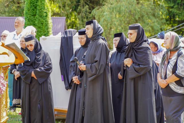 Liturghie arhierească de ziua Sfintei Teodora de la Sihla la Schitul Răpciunița – Poiana Maicilor, Neamț