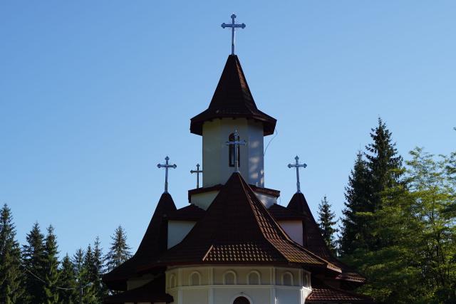 Liturghie arhierească de ziua Sfintei Teodora de la Sihla la Schitul Răpciunița – Poiana Maicilor, Neamț