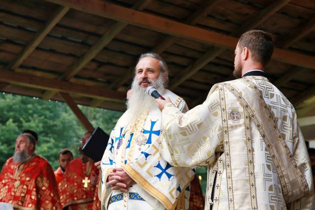 (Video) IPS Teofan: „Tinerii au un triplu diamant: sunt liberi, entuziasmați și plini de bucurie”
