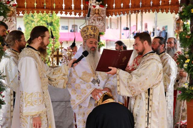 Tăierea Capului Sfântului Ioan Botezătorul - Doi ierarhi au slujit la hramul Mănăstirii Secu