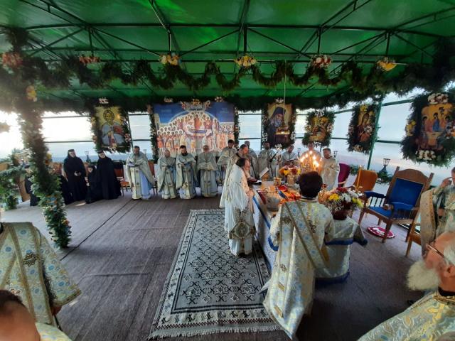 Sărbătorile Văratecului, triadă de bucurie duhovnicească pentru obștea monahală și pentru nemțeni