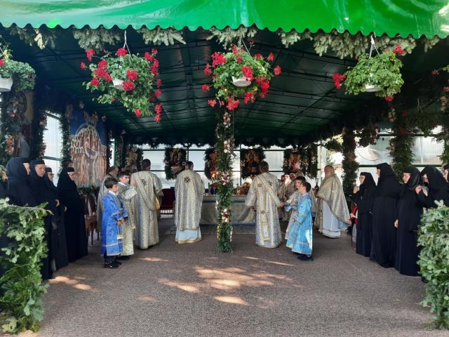 Sărbătorile Văratecului, triadă de bucurie duhovnicească pentru obștea monahală și pentru nemțeni