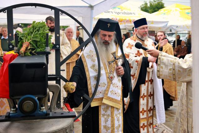 Un nou clopot pentru Parohia Vânători-Neamț
