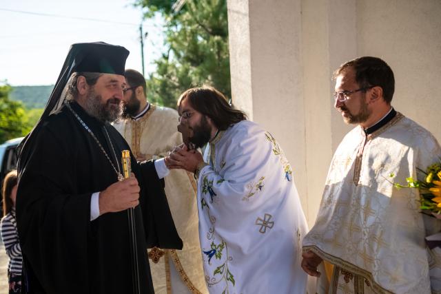 Liturghie arhierească și sfințire de clopotniță la Parohia Bordea