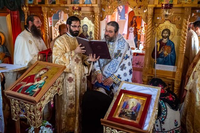 Liturghie arhierească și sfințire de clopotniță la Parohia Bordea