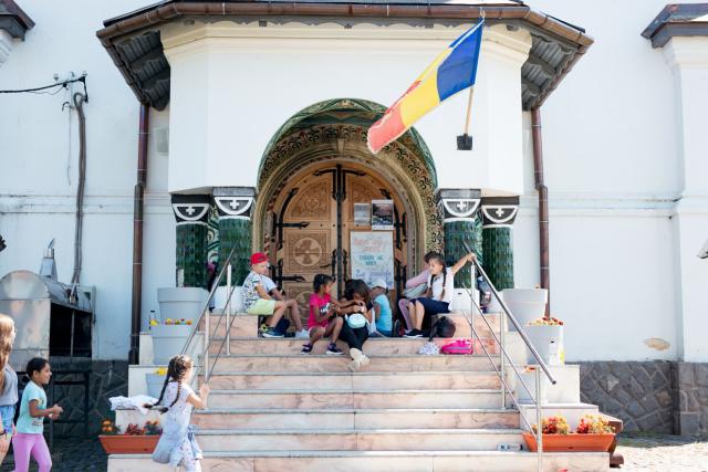 Tabăra „La poalele Călimanilor” sau cum să aduci bucuria în inima Harghitei