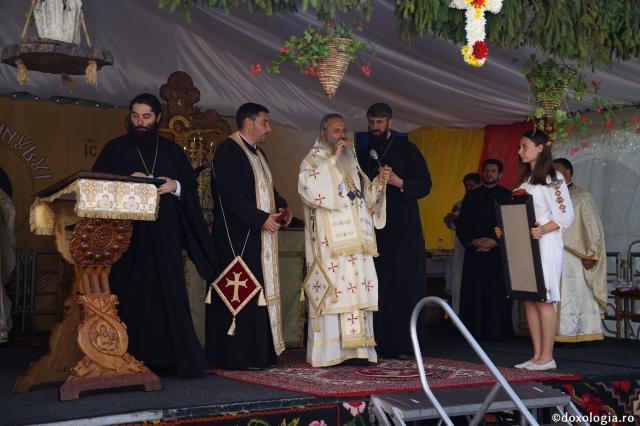 Sfințire de casă socială în Parohia Avrămeni. IPS Teofan: „Viața creștinului este o Cruce zilnică”