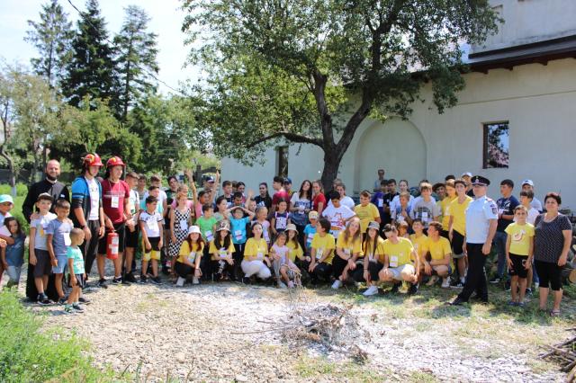 Pompierii ieșeni, alături de copiii de la Tabăra din Pridvorul Satului