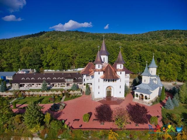 Liturghie arhierească la Mănăstirea Tisa Silvestri