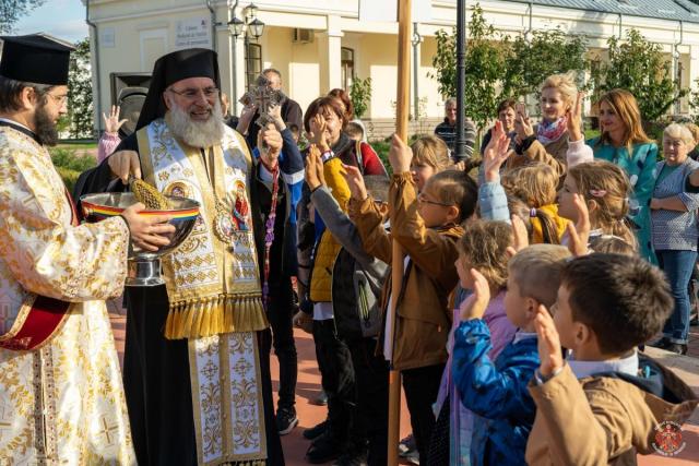 Debut de an şcolar la două instituţii ale Bisericii din Roman