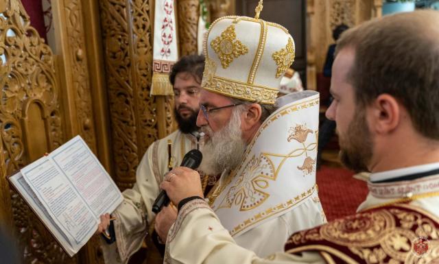 Paraclisul Protopopiatului Onești a fost sfințit de IPS Ioachim