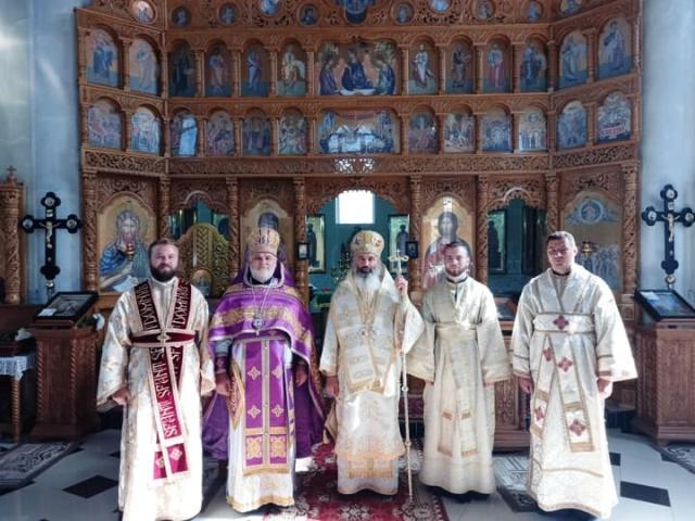 Liturghie arhierească la Biserica „Înălţarea Domnului” - Floreşti
