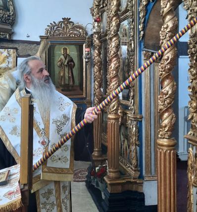 Părintele Mitropolit Teofan a sfințit catapeteasma bisericii din Poieni