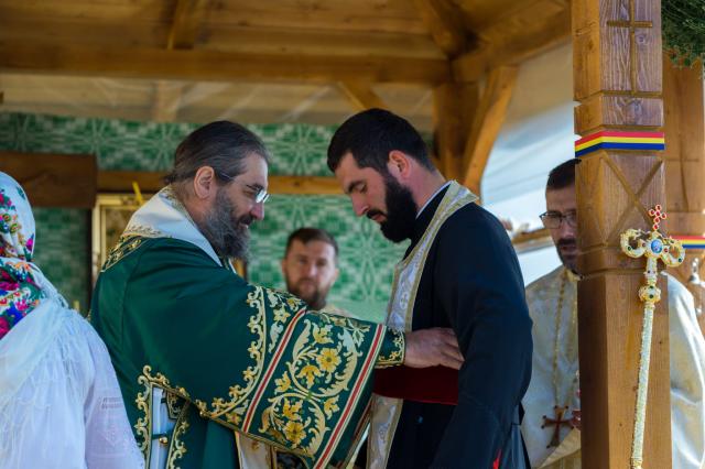 Slujbă arhierească la Parohia Podolenii de Sus