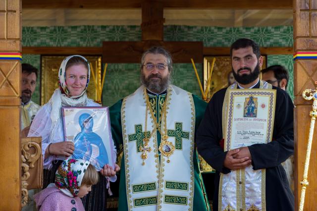 Slujbă arhierească la Parohia Podolenii de Sus