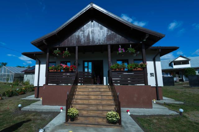 Slujbă arhierească la Parohia Podolenii de Sus