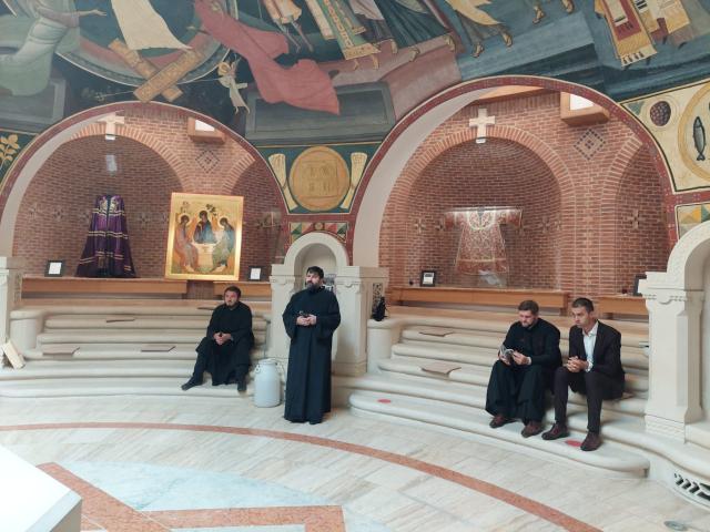 Vernisajul Expoziției „Monumentele Basarabiei”, desfășurat în Sala Baptisteriu a Muzeului Mitropolitan din Iași