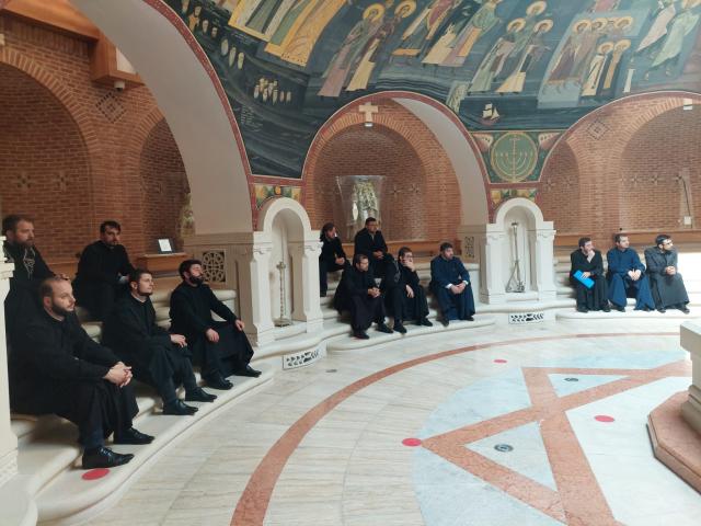 Vernisajul Expoziției „Monumentele Basarabiei”, desfășurat în Sala Baptisteriu a Muzeului Mitropolitan din Iași