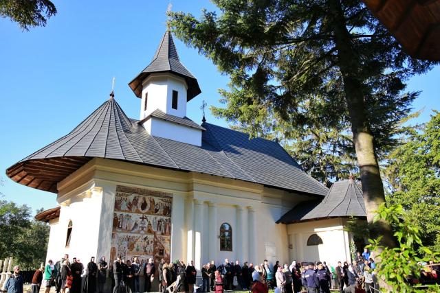 Sfântul Cuvios Onufrie, cinstit de botoșăneni: IPS Teofan a fost prezent la hramul Mănăstirii Sihăstria Voronei