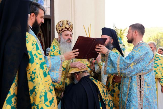 Sfântul Cuvios Onufrie, cinstit de botoșăneni: IPS Teofan a fost prezent la hramul Mănăstirii Sihăstria Voronei