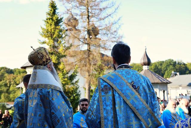 Mănăstirea Vorona, în veșminte de sărbătoare: „Maica Domnului a împlinit în viața sa dragostea cea dumnezeiască”