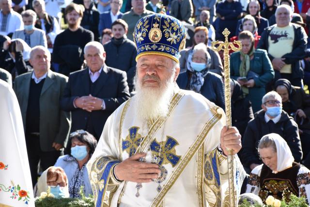 (Video) „Mama și bunica salvează spiritualitatea neamului” – IPS Andrei