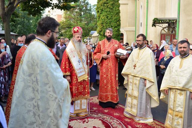Slujbă arhierească de hramul Bisericii „Ziua Crucii” Iași: „Crucea este fericirea cea adevărată”