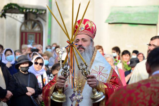 Slujbă arhierească de hramul Bisericii „Ziua Crucii” Iași: „Crucea este fericirea cea adevărată”
