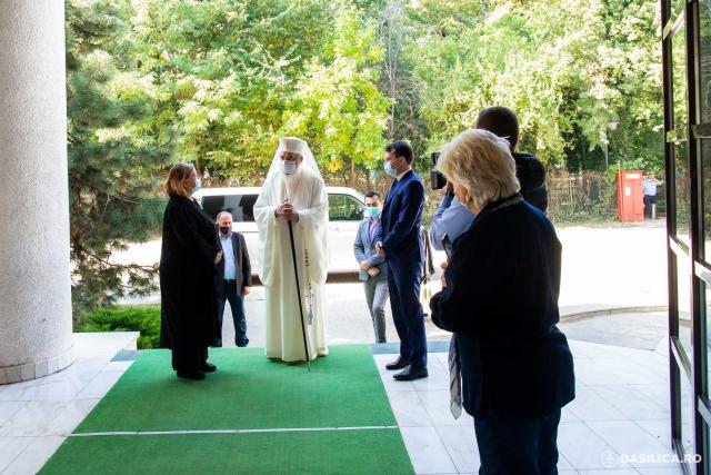 Patriarhul Daniel a vizitat Muzeul Satului: „Aici e tradiție și noutate. Aveți întotdeauna ceva nou”