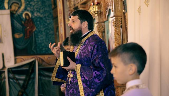 (Video) „Crucea ca liturghie după liturghie”  – PS Benedict