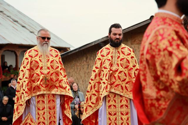 Mănăstirea Lebăda din Botoșani și-a cinstit hramul. PS Nichifor Botoșăneanul a slujit de sărbătoarea Sfintei Cruci