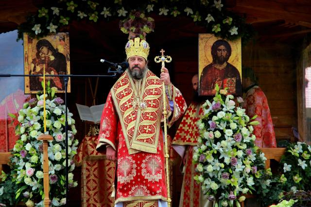 Mănăstirea Lebăda din Botoșani și-a cinstit hramul. PS Nichifor Botoșăneanul a slujit de sărbătoarea Sfintei Cruci