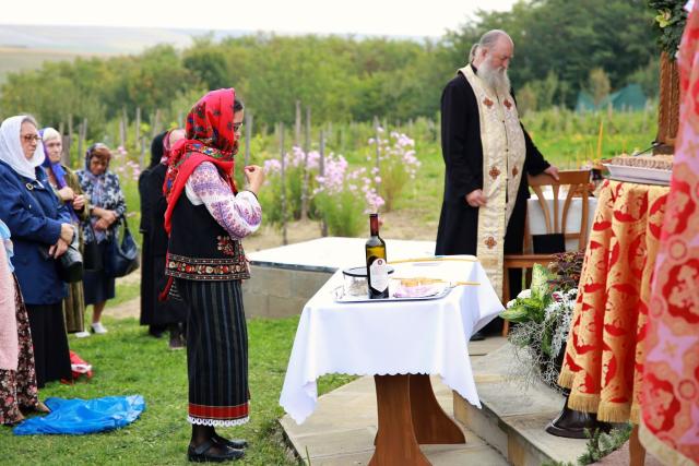 Mănăstirea Lebăda din Botoșani și-a cinstit hramul. PS Nichifor Botoșăneanul a slujit de sărbătoarea Sfintei Cruci
