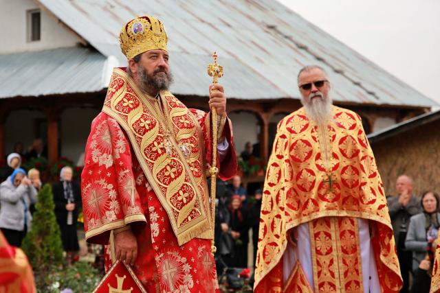 Mănăstirea Lebăda din Botoșani și-a cinstit hramul. PS Nichifor Botoșăneanul a slujit de sărbătoarea Sfintei Cruci