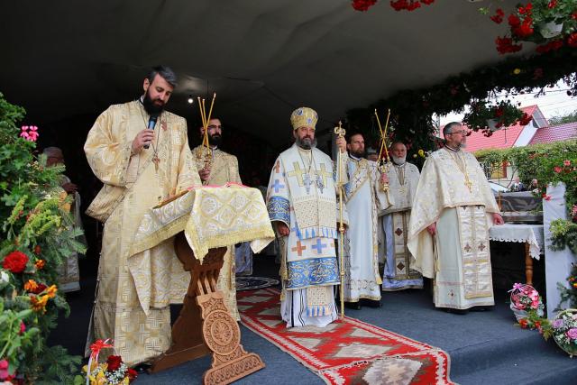 Biserica Parohiei Curechiștea a fost târnosită de PS Nichifor Botoșăneanul